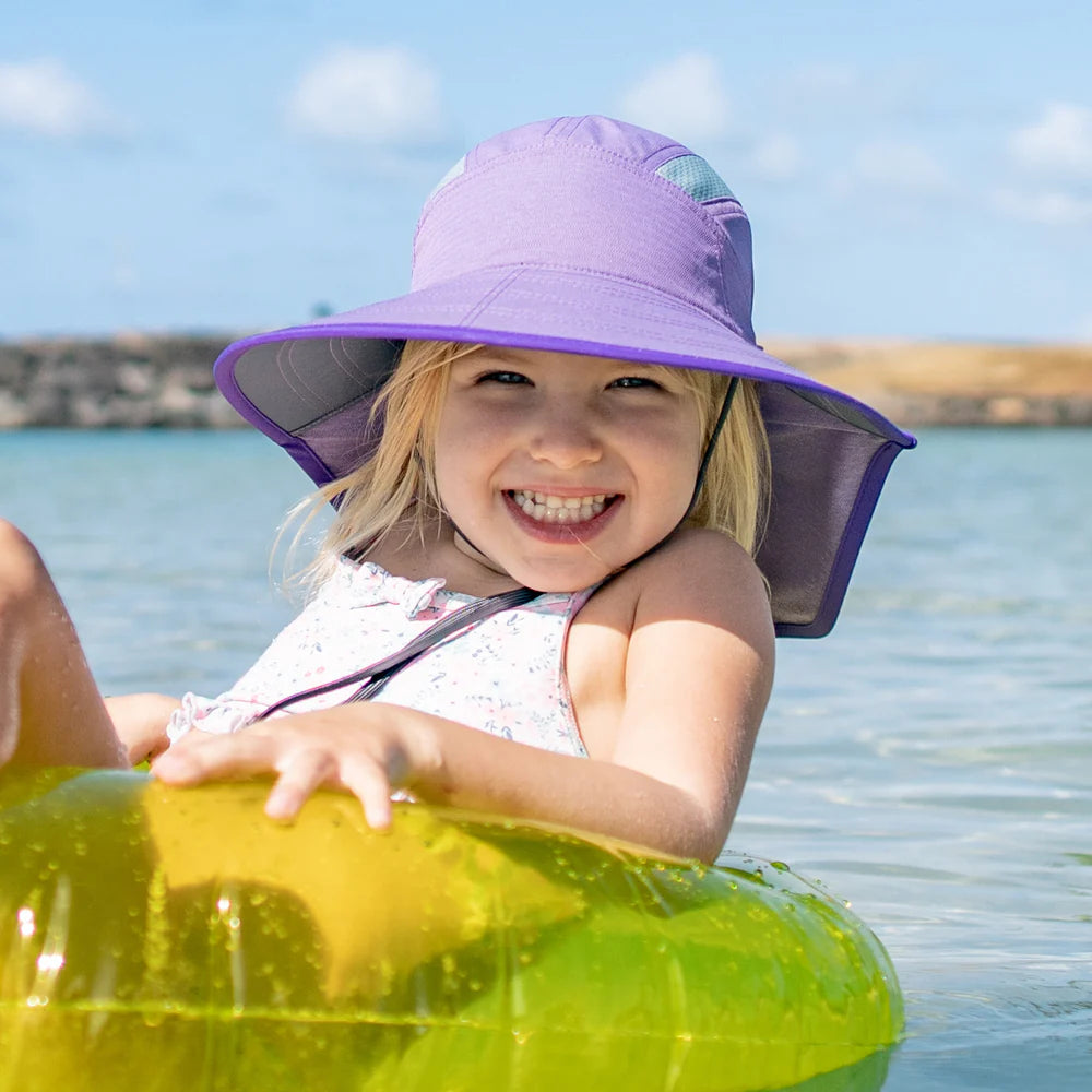 Load image into Gallery viewer, SUNDAY AFTERNOON Kids&#39; Ultra Adventure Hat - Charcoal Peaks