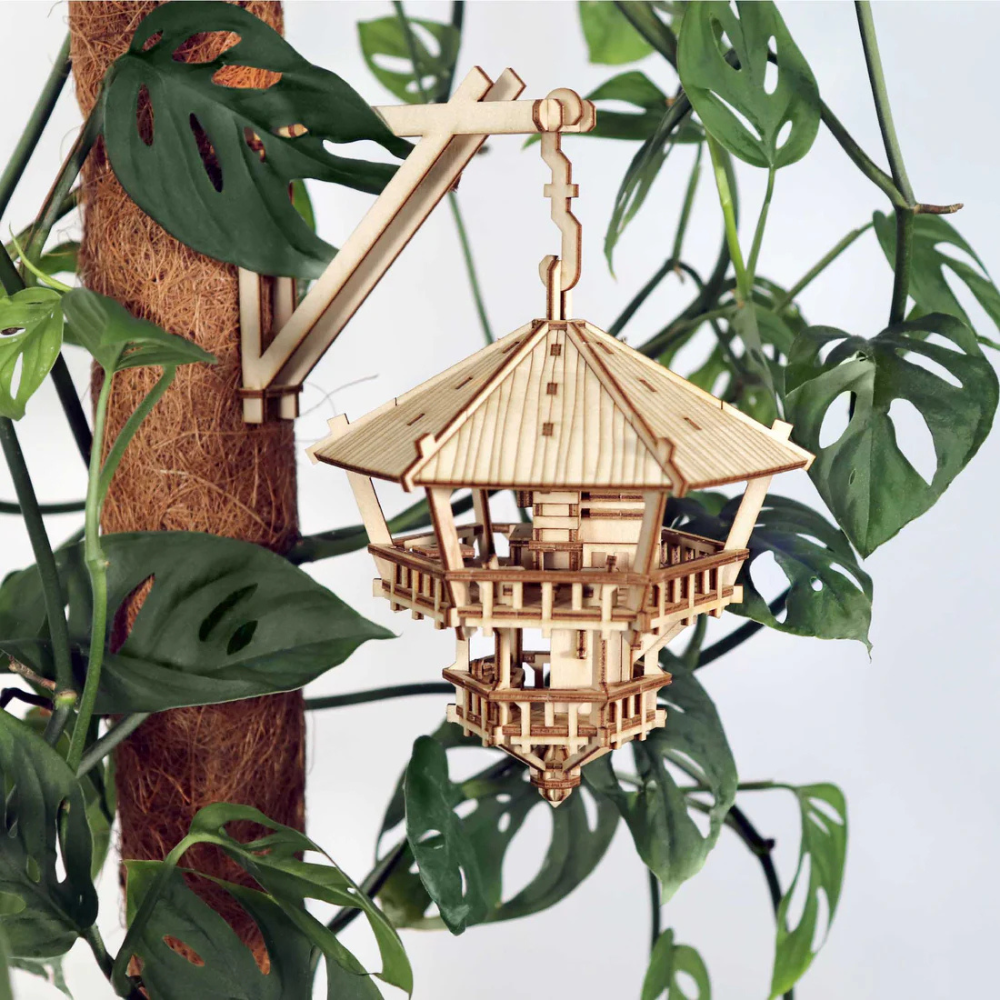 TINY TREEHOUSES DIY Model Kit - Treetop Hideaway