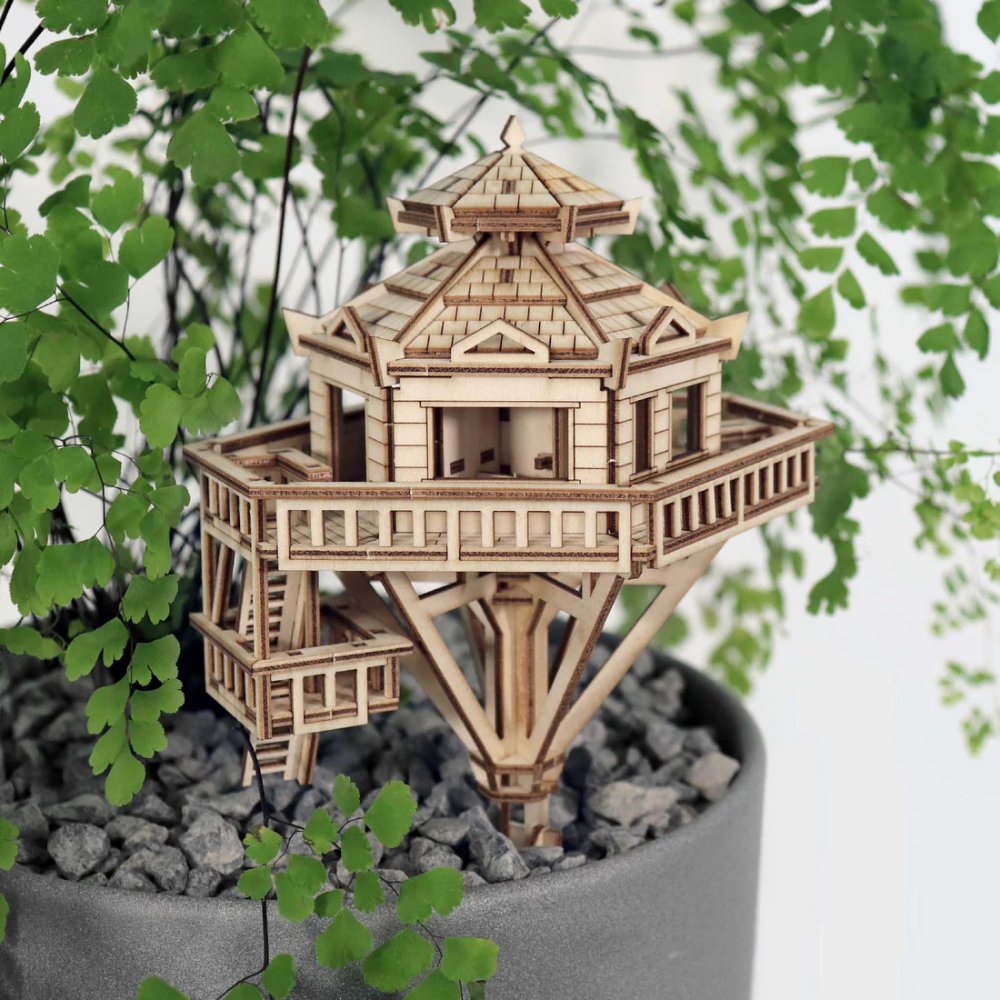 TINY TREEHOUSES DIY Model Kit - Woodland Outpost