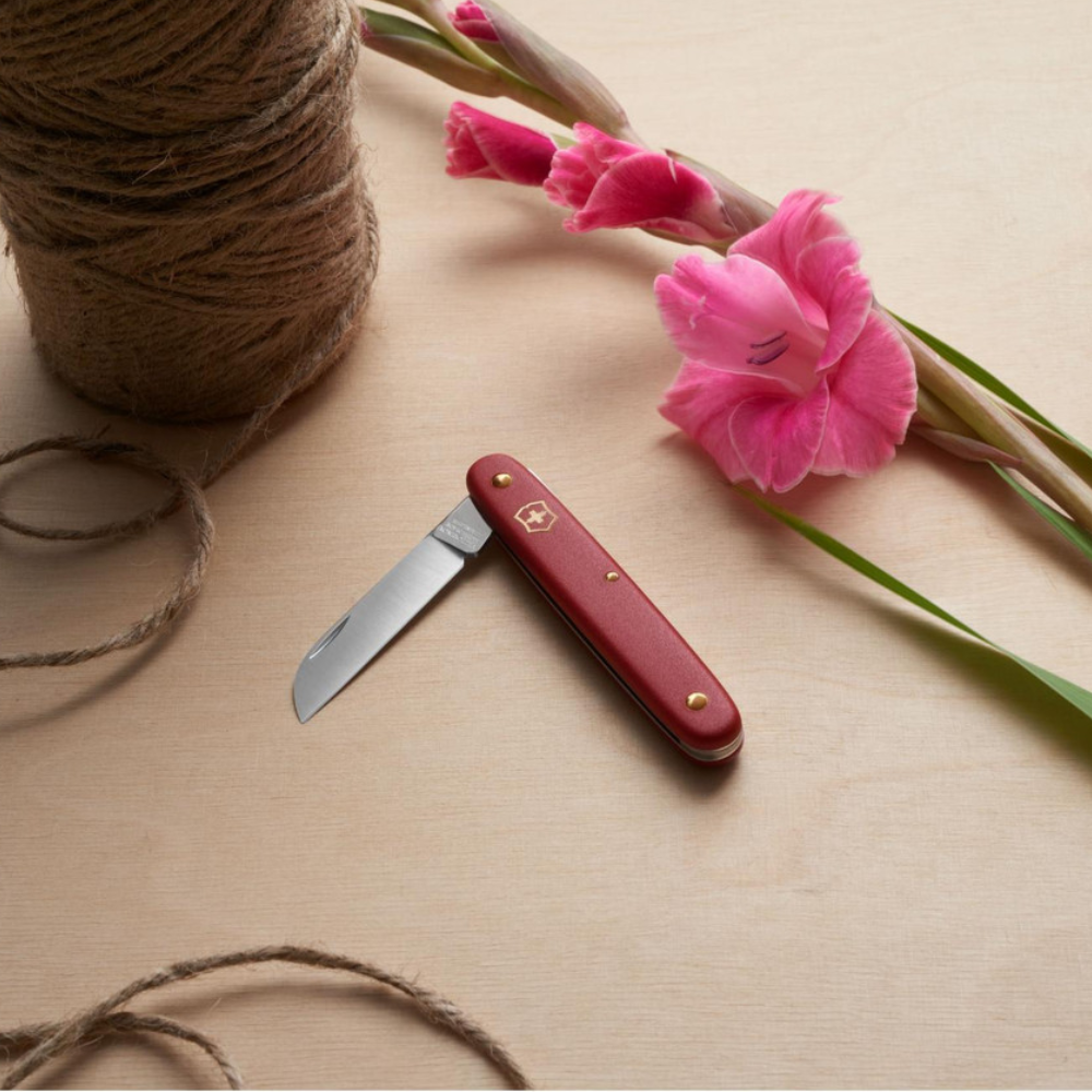 Load image into Gallery viewer, VICTORINOX Floral Knife Red Clam - 3.9050.B1