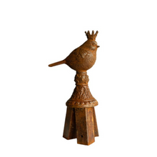 Load image into Gallery viewer, MARTHA&#39;S VINEYARD Garden Stake Topper Rust Finish - King Sparrow