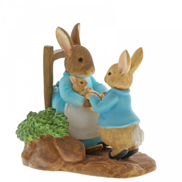 Load image into Gallery viewer, PETER RABBIT Beatrix Potter Miniature Figurine - At Home by the Fire with Mummy Rabbit