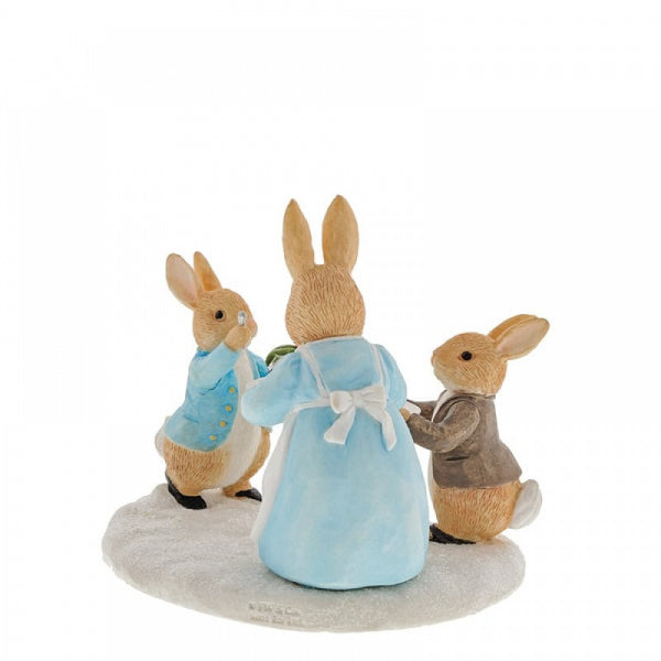 PETER RABBIT Beatrix Potter Winter - Mrs Rabbit With Christmas Pudding
