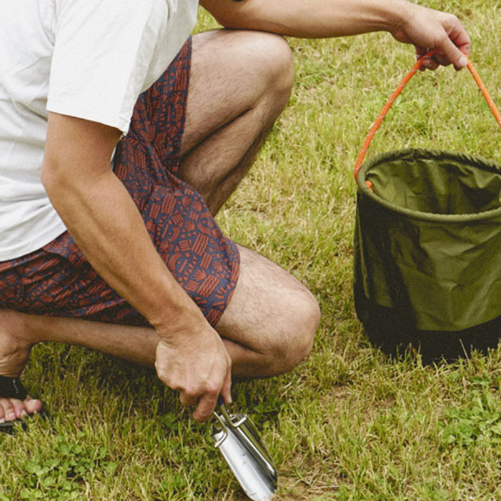 Load image into Gallery viewer, AMABRO Folding Trowel - Orange