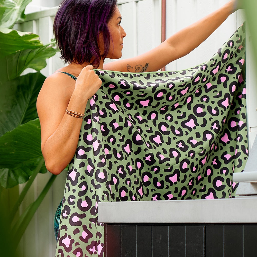 Load image into Gallery viewer, ANNABEL TRENDS Sand Free Towel - Ocelot Pink Khaki