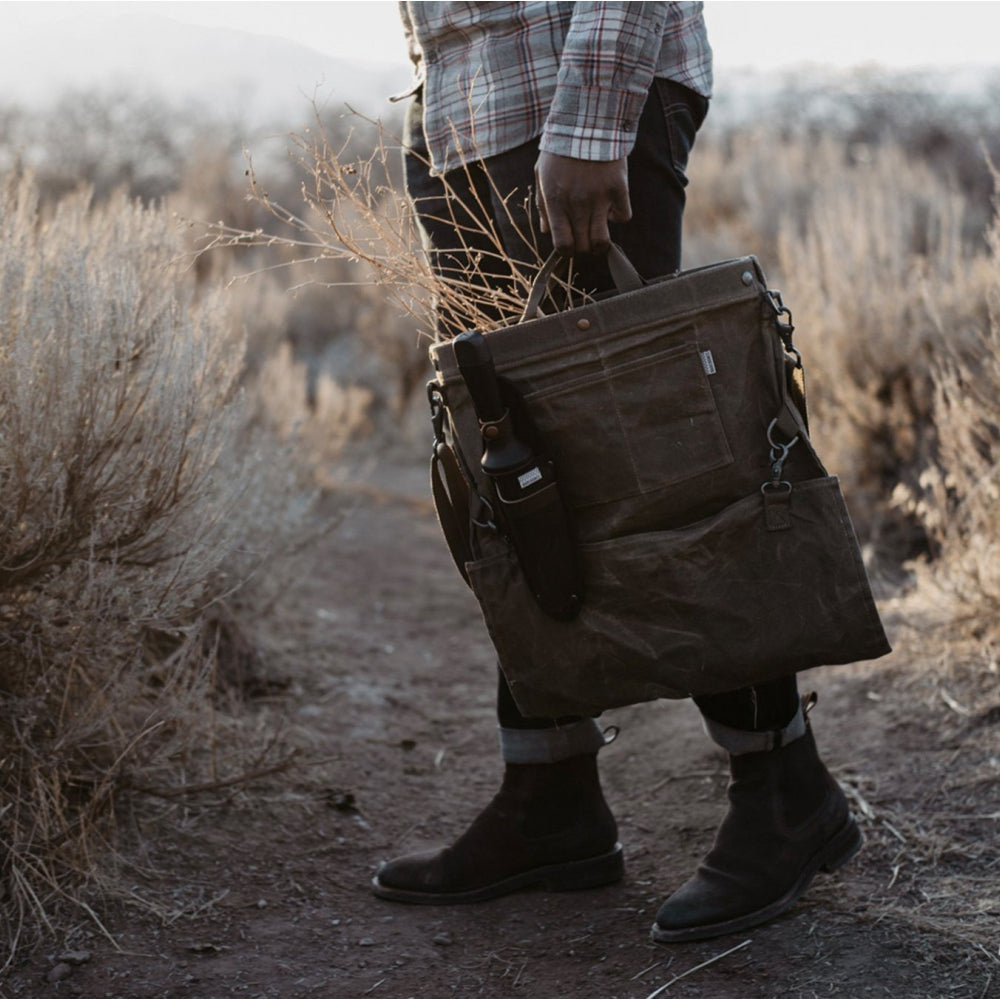 Load image into Gallery viewer, BAREBONES Harvesting &amp; Gathering Bag Waxed Canvas - Dark Khaki