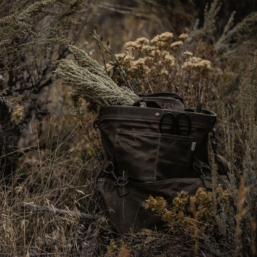 Load image into Gallery viewer, BAREBONES Harvesting &amp; Gathering Bag Waxed Canvas - Dark Khaki