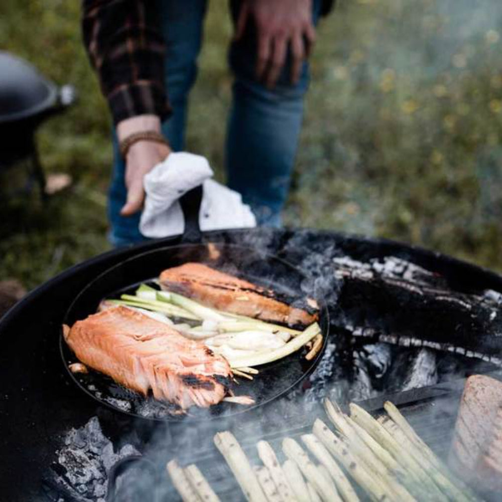 Load image into Gallery viewer, BAREBONES Cast Iron Flat Pan