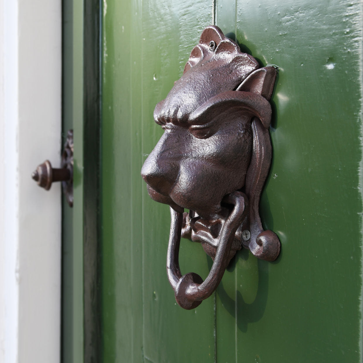 Load image into Gallery viewer, ESSCHERT DESIGN Door Knocker Lion Head