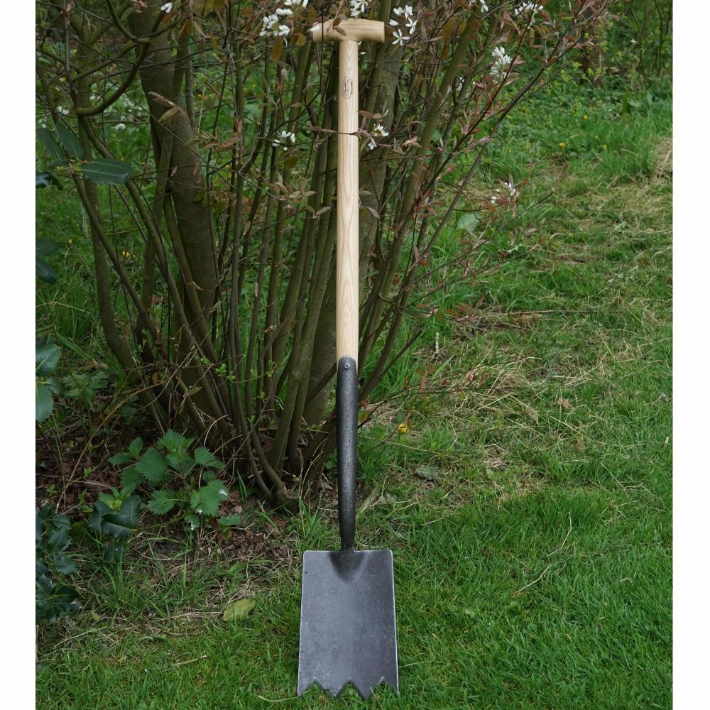 Load image into Gallery viewer, DEWIT Shark Teeth Shovel - 80cm Ash T-Handle