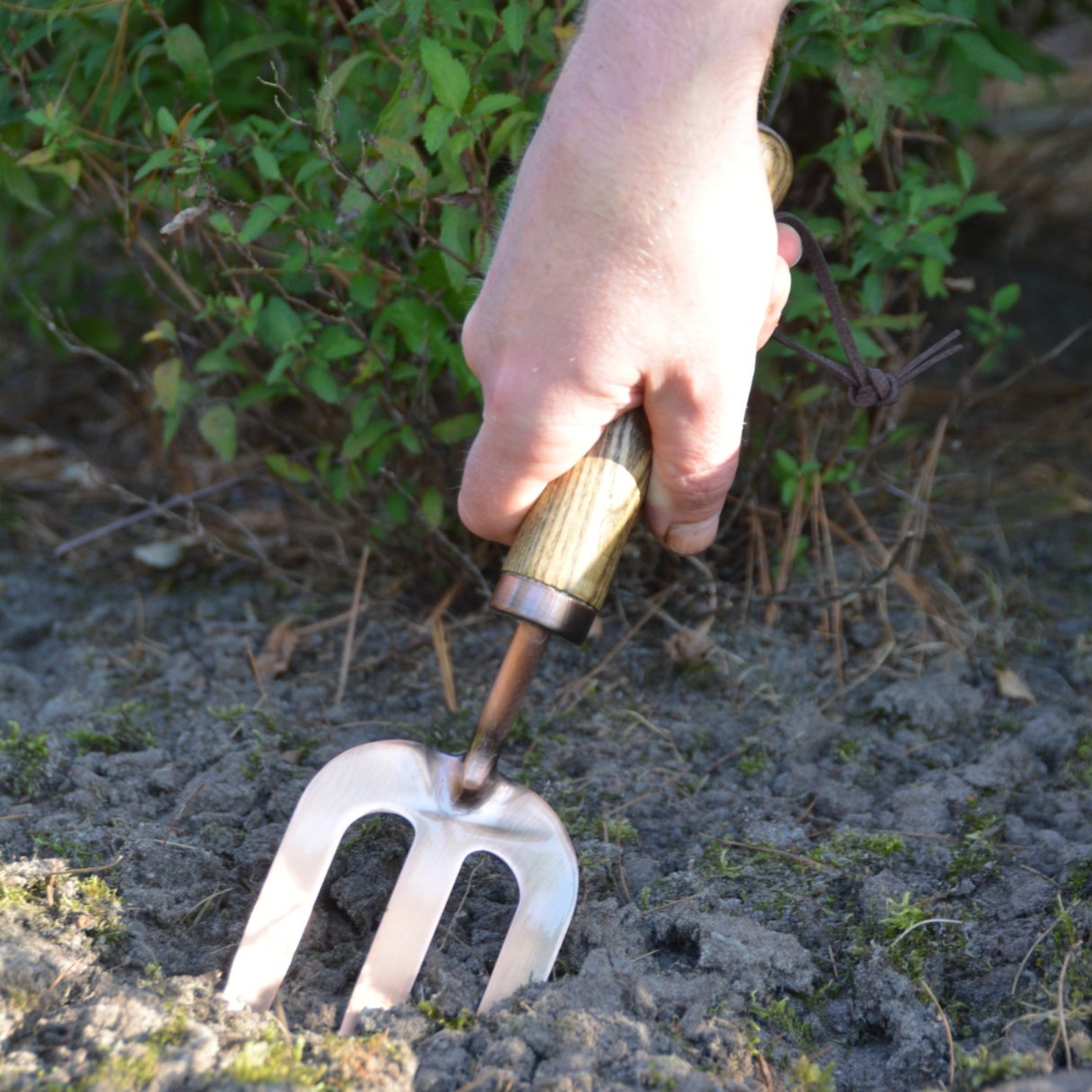 Load image into Gallery viewer, ESSCHERT DESIGN Copper Plated Hand Fork