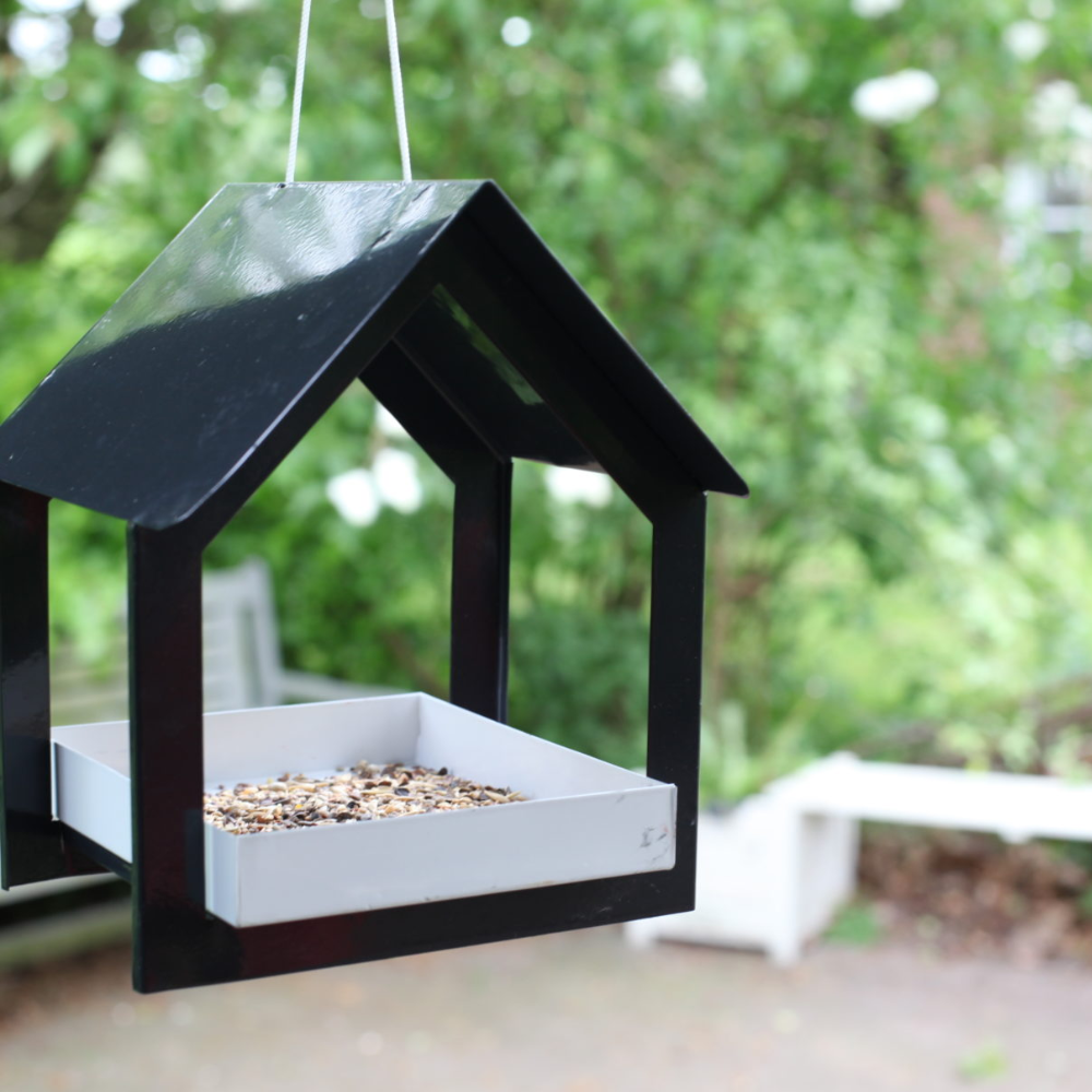 Load image into Gallery viewer, ESSCHERT DESIGN Hanging Bird Feeder - Dark Grey/White