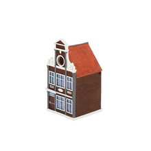 Load image into Gallery viewer, ESSCHERT DESIGN Canal Side House Nesting Box - Neck Gable
