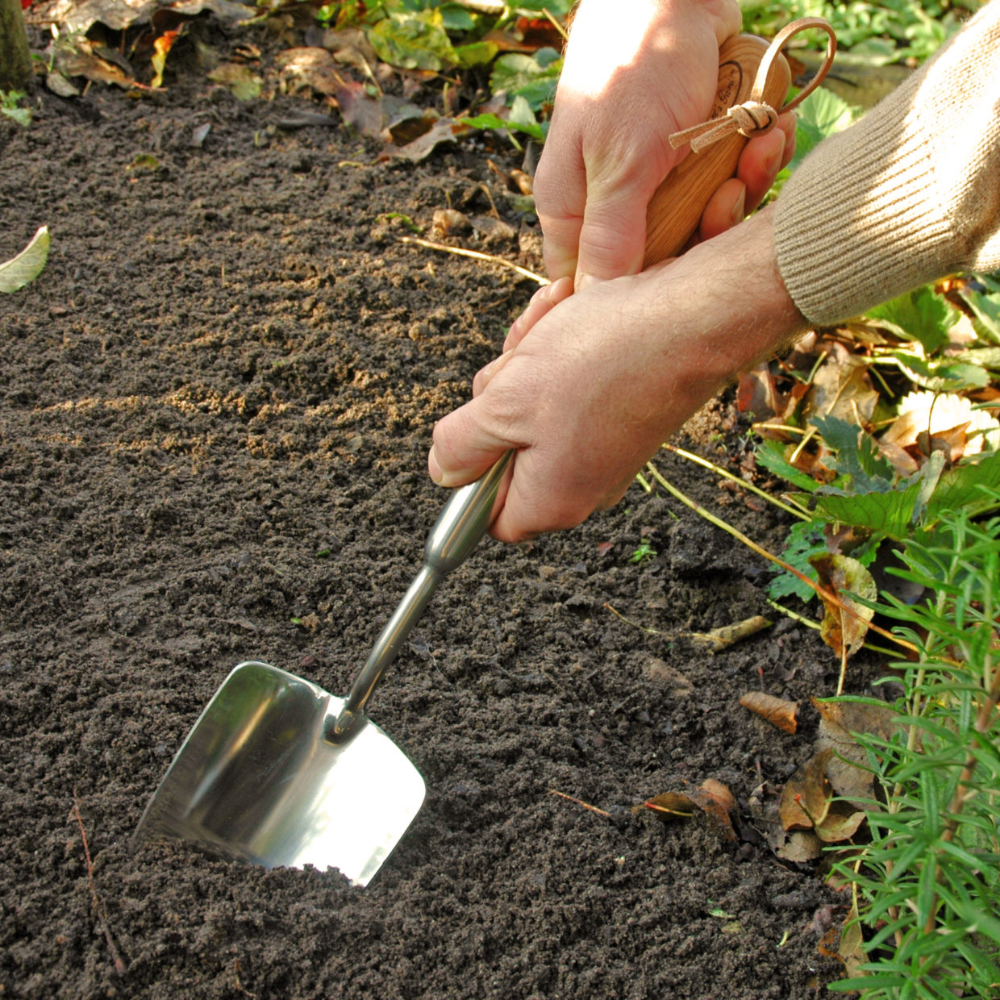 Load image into Gallery viewer, ESSCHERT DESIGN Stainless Steel Long Handled Hand Spade