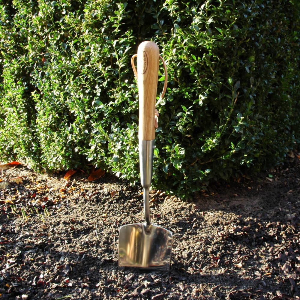 Load image into Gallery viewer, ESSCHERT DESIGN Stainless Steel Long Handled Hand Spade