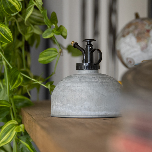 ESSCHERT DESIGN Aged Zinc Plant Mister