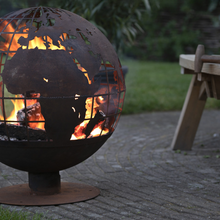 Load image into Gallery viewer, ESSCHERT DESIGN Fire Ball Pre-Rusted Laser Cut - Globe