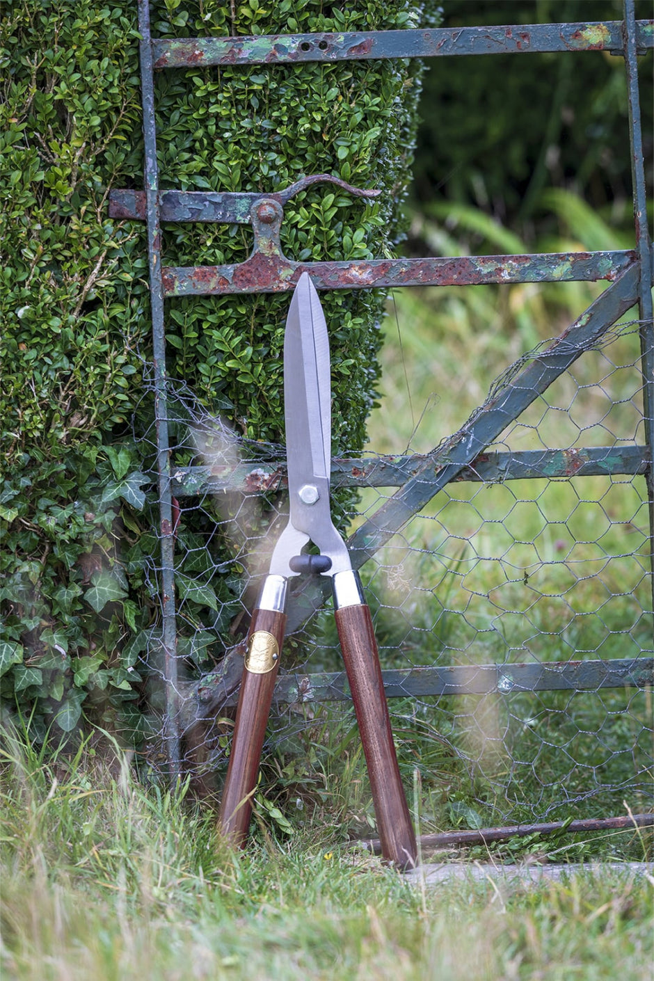 Load image into Gallery viewer, NATIONAL TRUST x BURGON &amp; BALL Hedge Shears