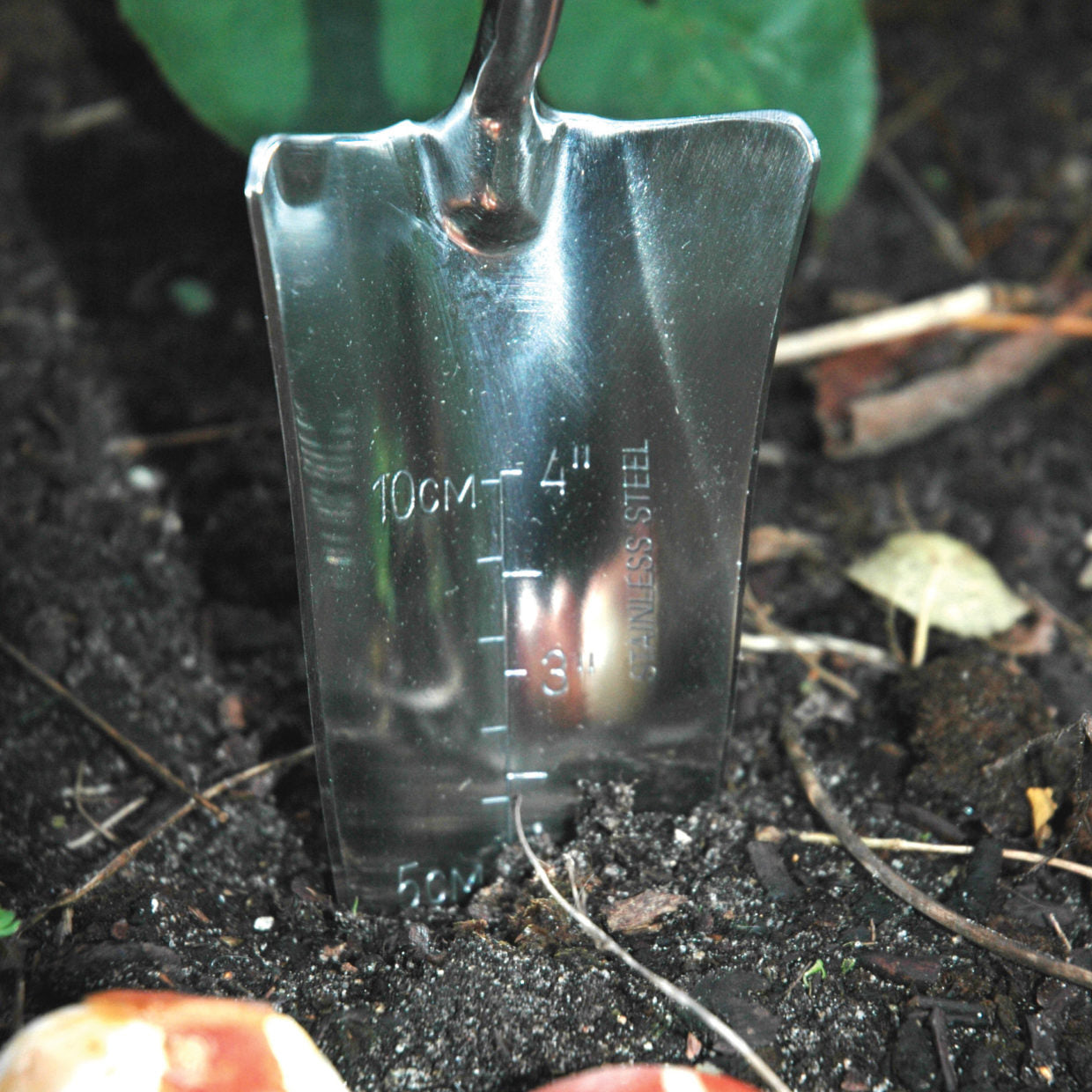 Load image into Gallery viewer, ESSCHERT DESIGN Stainless Steel Transplanter Hand Spade