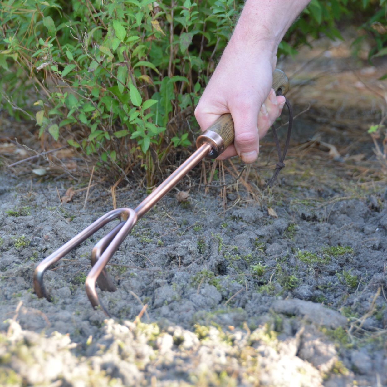 Load image into Gallery viewer, ESSCHERT DESIGN Copper Plated Fork / Cultivator