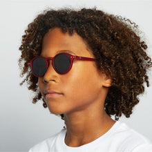 Load image into Gallery viewer, IZIPIZI Sun Junior Red style D worn on boy