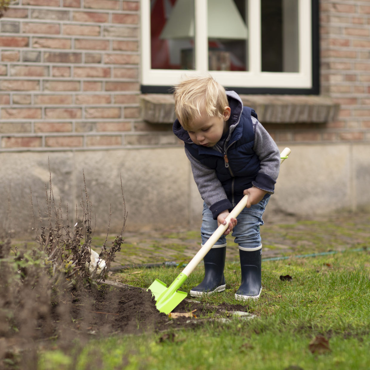 Load image into Gallery viewer, ESSCHERT DESIGN Children&#39;s Spade - Woodland Green