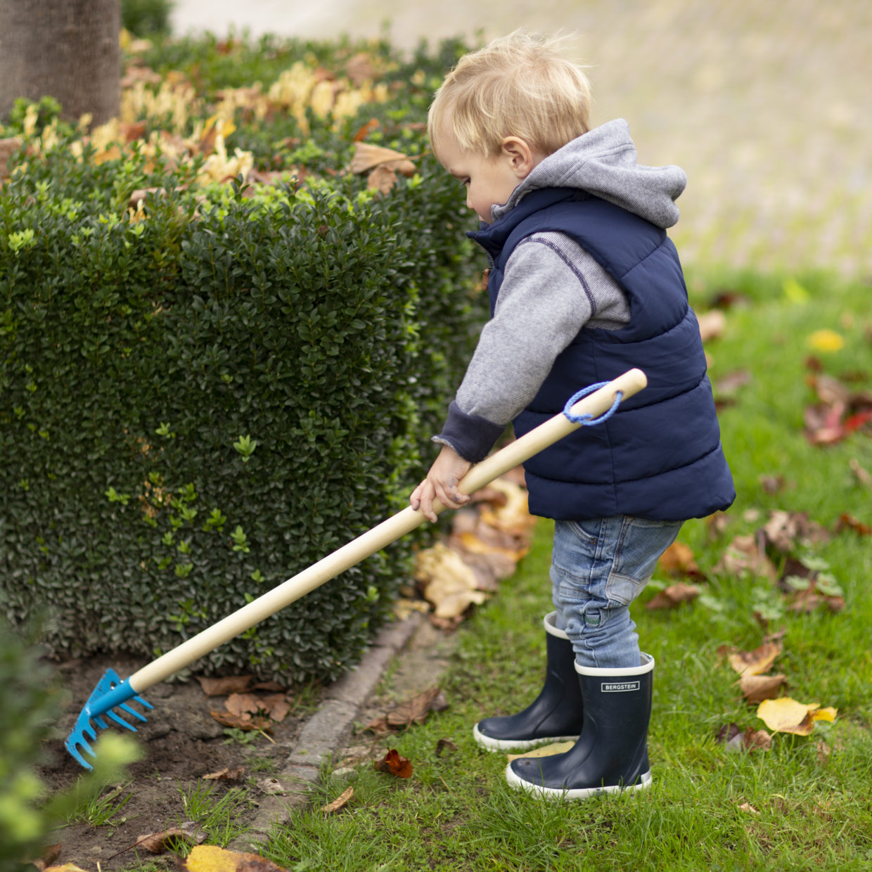 Load image into Gallery viewer, ESSCHERT DESIGN Children&#39;s Rake - Blue