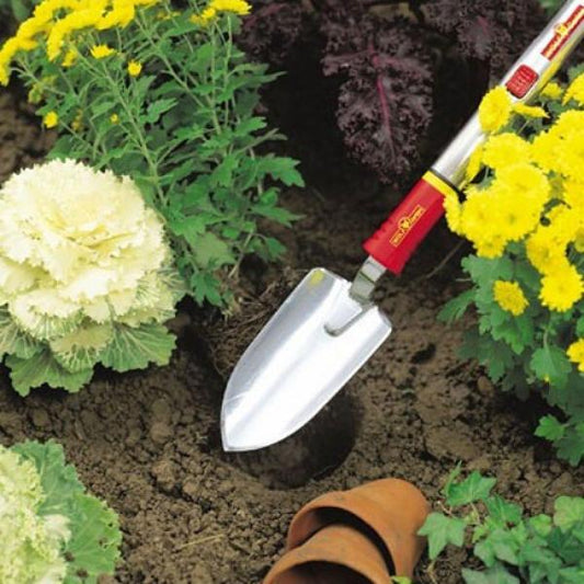 WOLF GARTEN Multi-change Hand Trowel in use