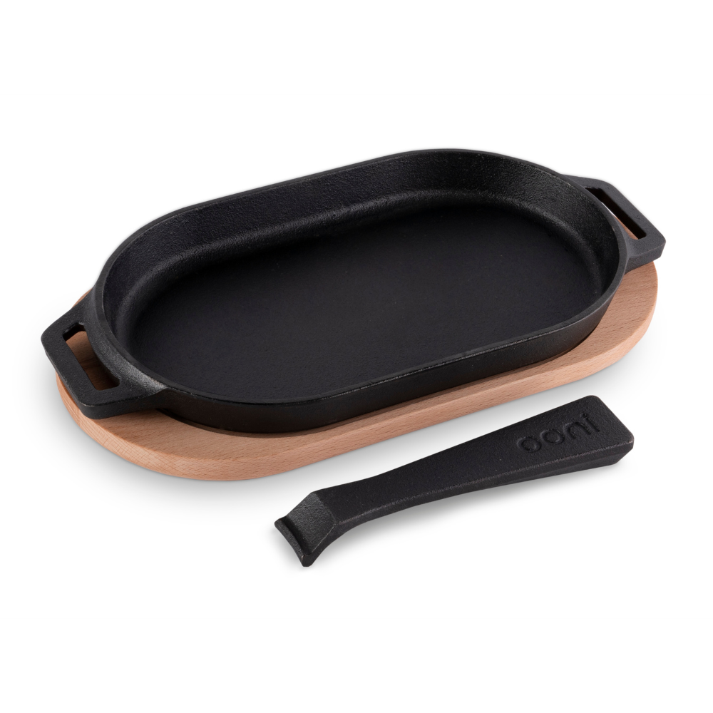 Load image into Gallery viewer, OONI Cast Iron SIZZLER Pan with Removable Handle &amp; Thick Wooden Trivet **CLEARANCE**