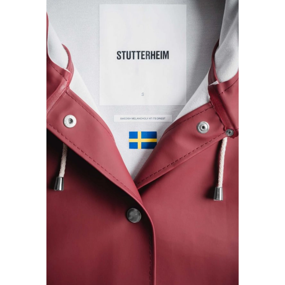 Load image into Gallery viewer, STUTTERHEIM Mosebacke Raincoat - Burgundy