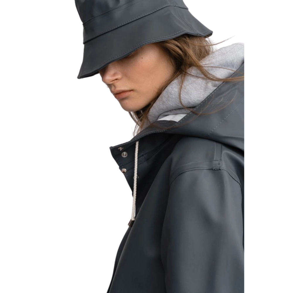 Load image into Gallery viewer, STUTTERHEIM Mosebacke Raincoat - Charcoal