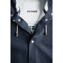 Load image into Gallery viewer, STUTTERHEIM Stockholm Raincoat - Navy