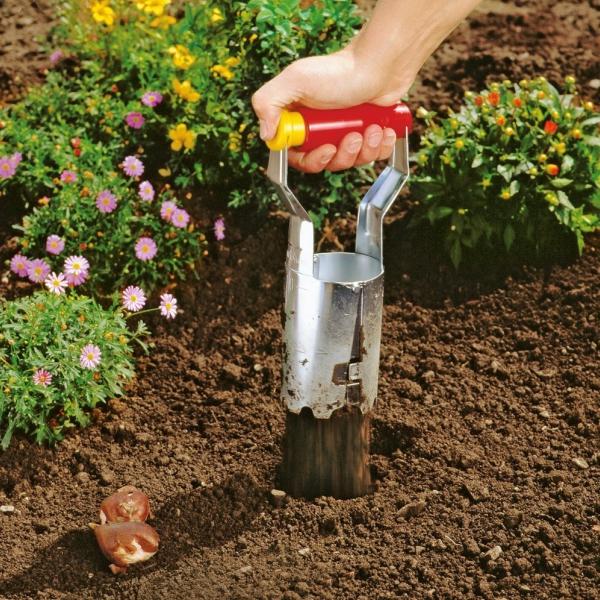 Release the WOLF GARTEN Automatic Bulb Planter button