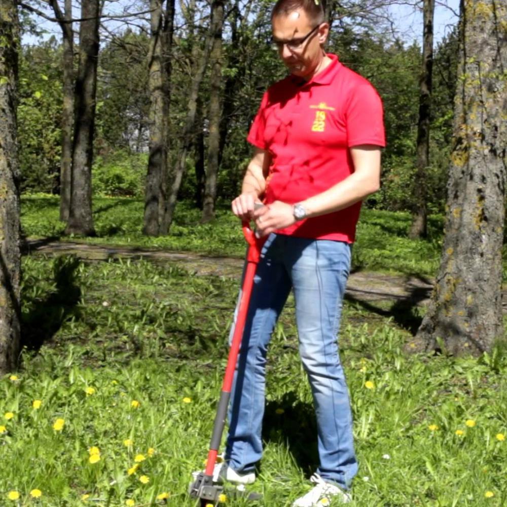 Using a Wolf Garten Weeder