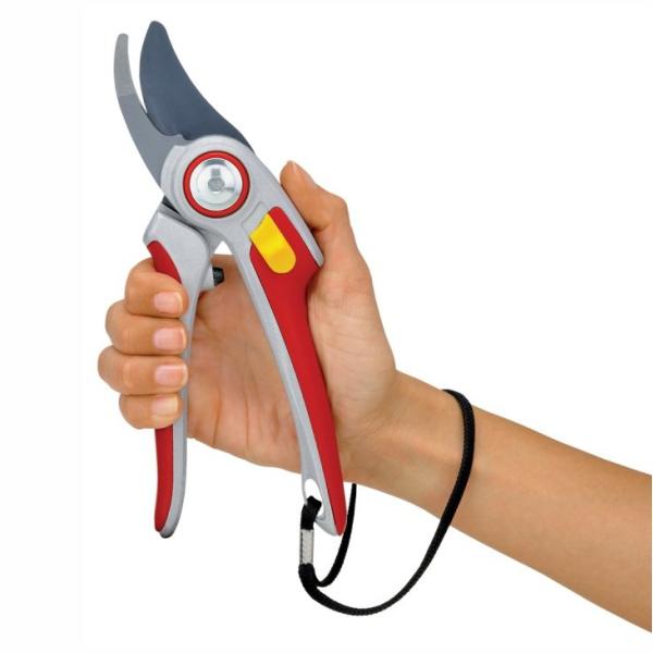 Comfortable grip on the WOLF GARTEN Professional Plus Large Bypass Secateur