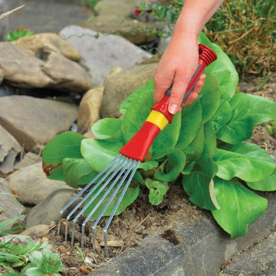 WOLF GARTEN | Small Garden Sweeper in action