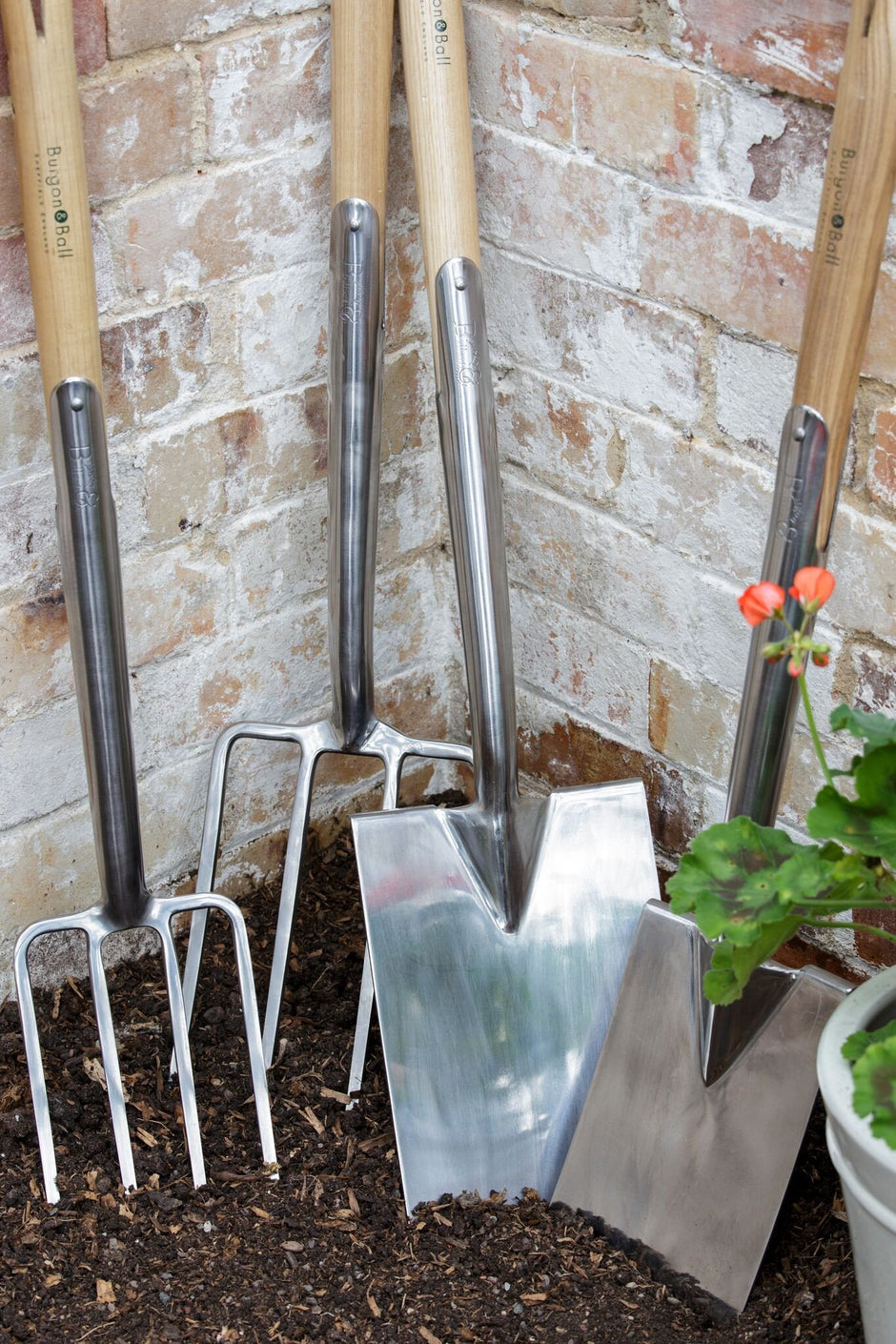 Load image into Gallery viewer, BURGON &amp; BALL Garden Border Spade - RHS Endorsed