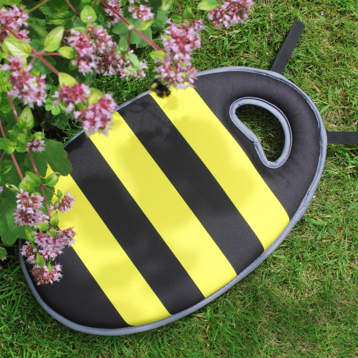 Load image into Gallery viewer, BURGON &amp; BALL Budding Gardener Child&#39;s Kneelo Kneeler - Buzz Bee *Limited Stock*