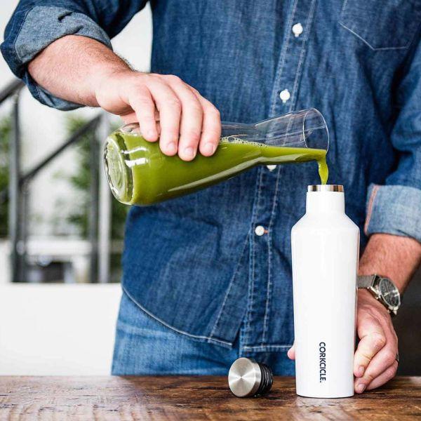 CORKCICLE | Canteen 16oz (470ml)- White in use