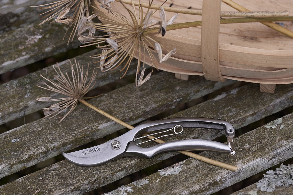 Load image into Gallery viewer, SOPHIE CONRAN Garden Plant Secateurs in Gift Box