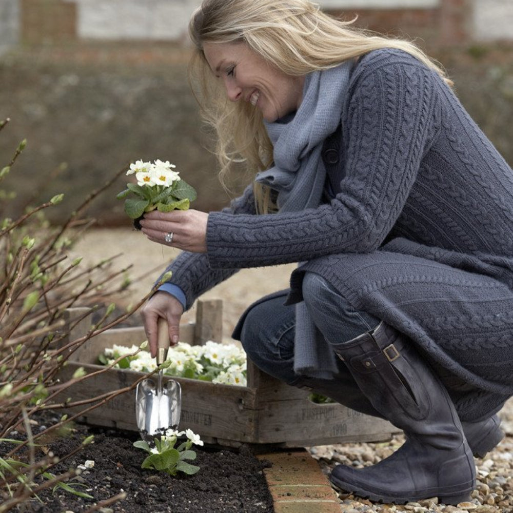 SOPHIE CONRAN Trowel in action