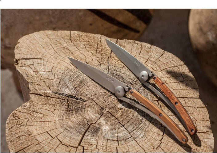 DEEJO KNIFE | Classic Wood 37g - Juniper displayed