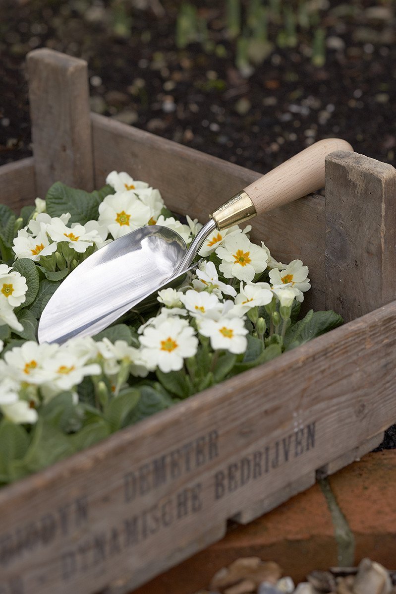 Load image into Gallery viewer, SOPHIE CONRAN Trowel on flower bed